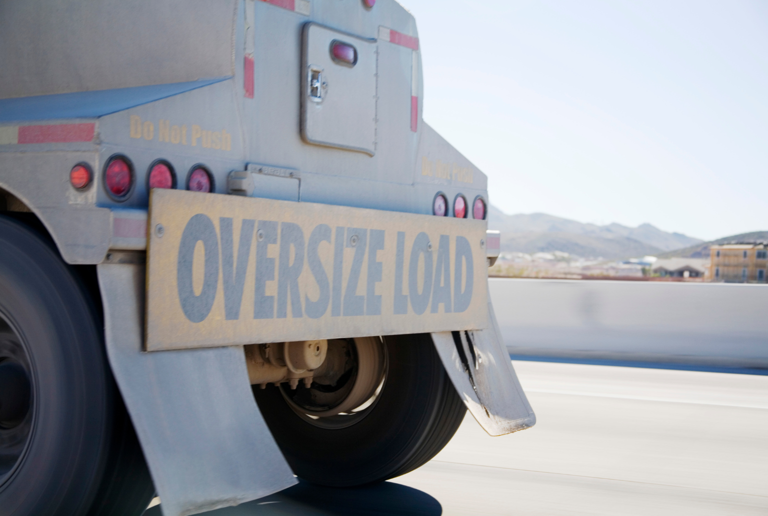 What Is An Oversized Load Truck? Everything You Need To Know About Wide ...